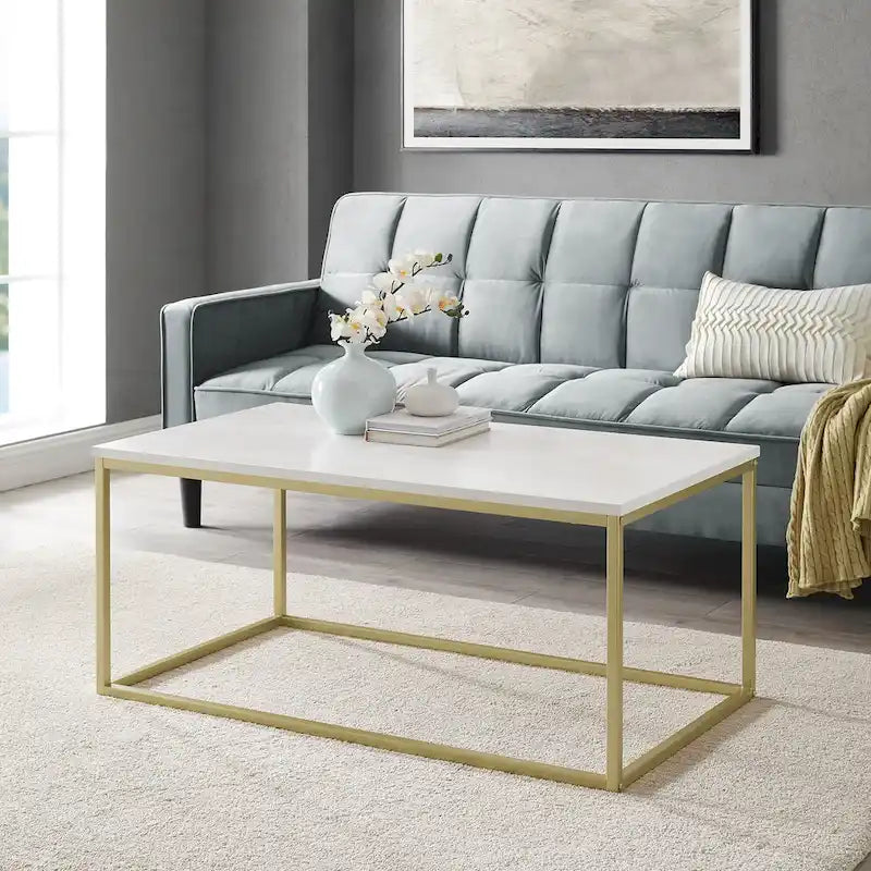 Table basse moderne à structure métallique avec plateau en faux marbre