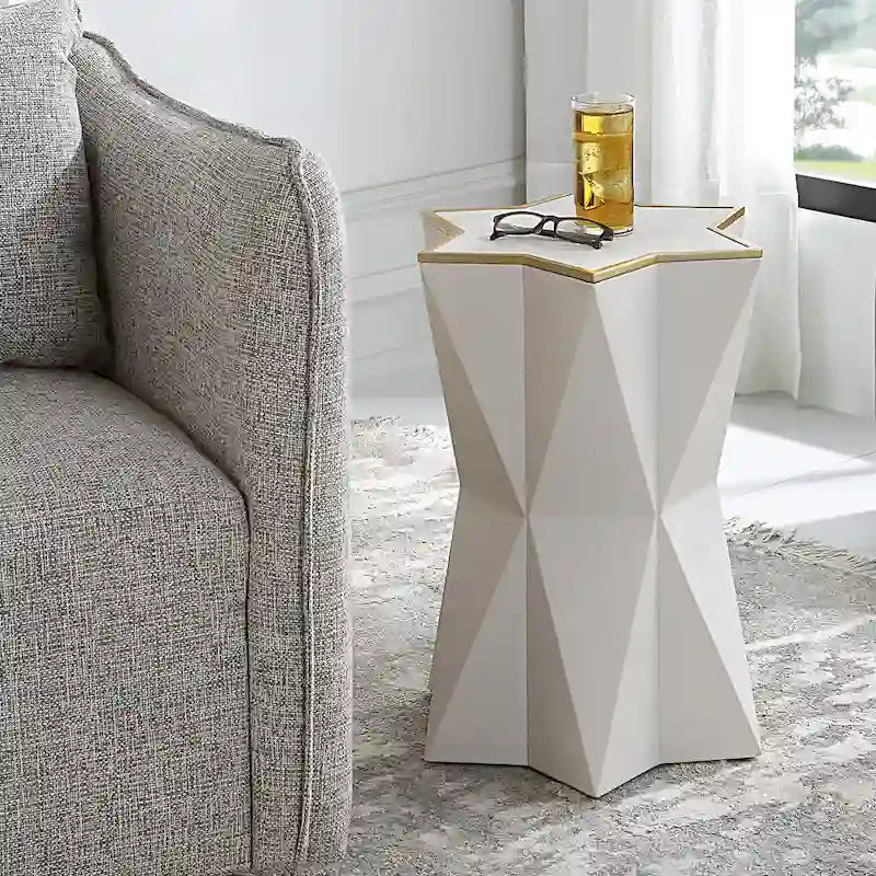 Table d'appoint en forme d'étoile avec revêtement en similicuir grainé et bordure feuille d'or