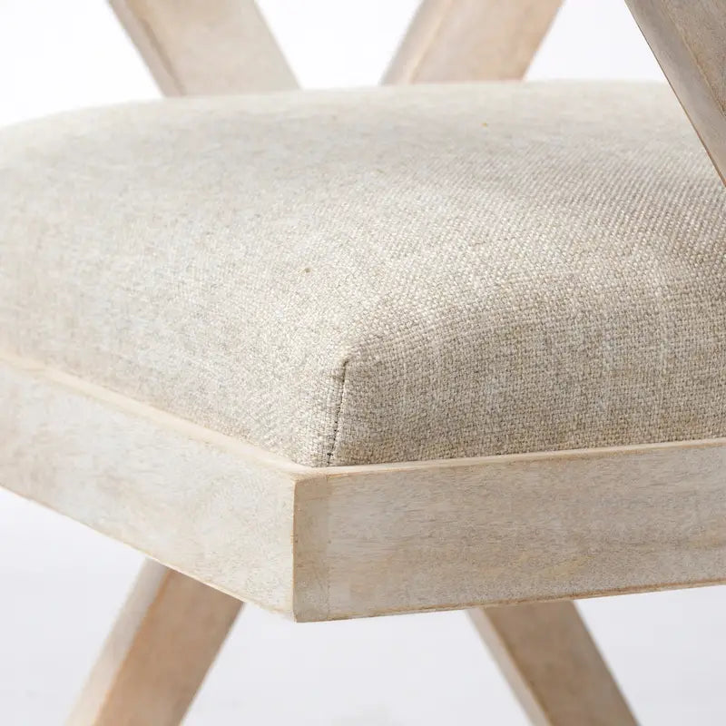Chaise de salle à manger en bois de manguier avec assise en tissu crème et finition blanchie