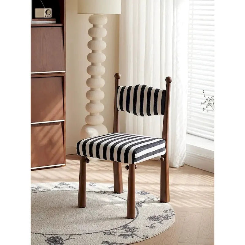 Chaise de salle à manger Wave avec dossier décoratif à boules