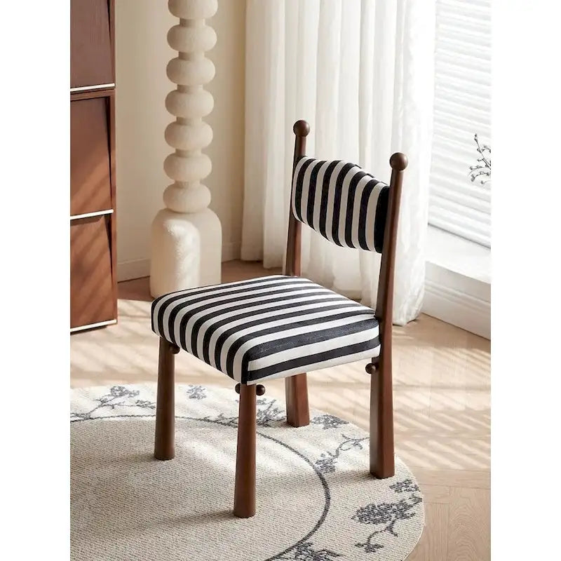 Chaise de salle à manger Wave avec dossier décoratif à boules