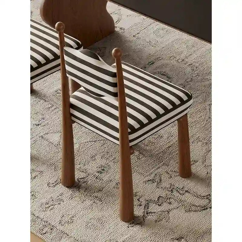 Chaise de salle à manger Wave avec dossier décoratif à boules